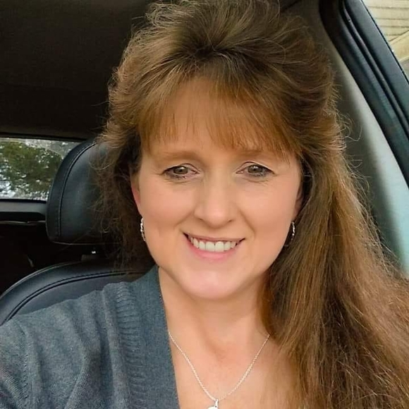 Meet your Posher, Tracy - Picture 1 of 1